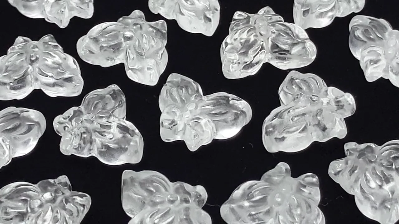 クリスタル バタフライ（蝶）モチーフ14×16mm 【貫通穴】 1個｜天然石