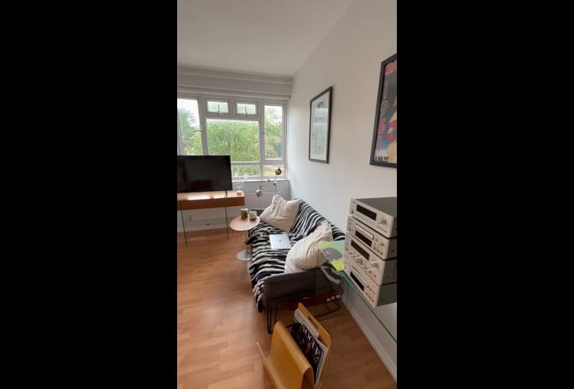 Creative Flatshare! With balcony Main Photo