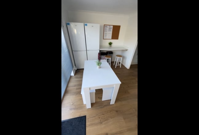 Rarely available | only 2 people per bathroom Main Photo