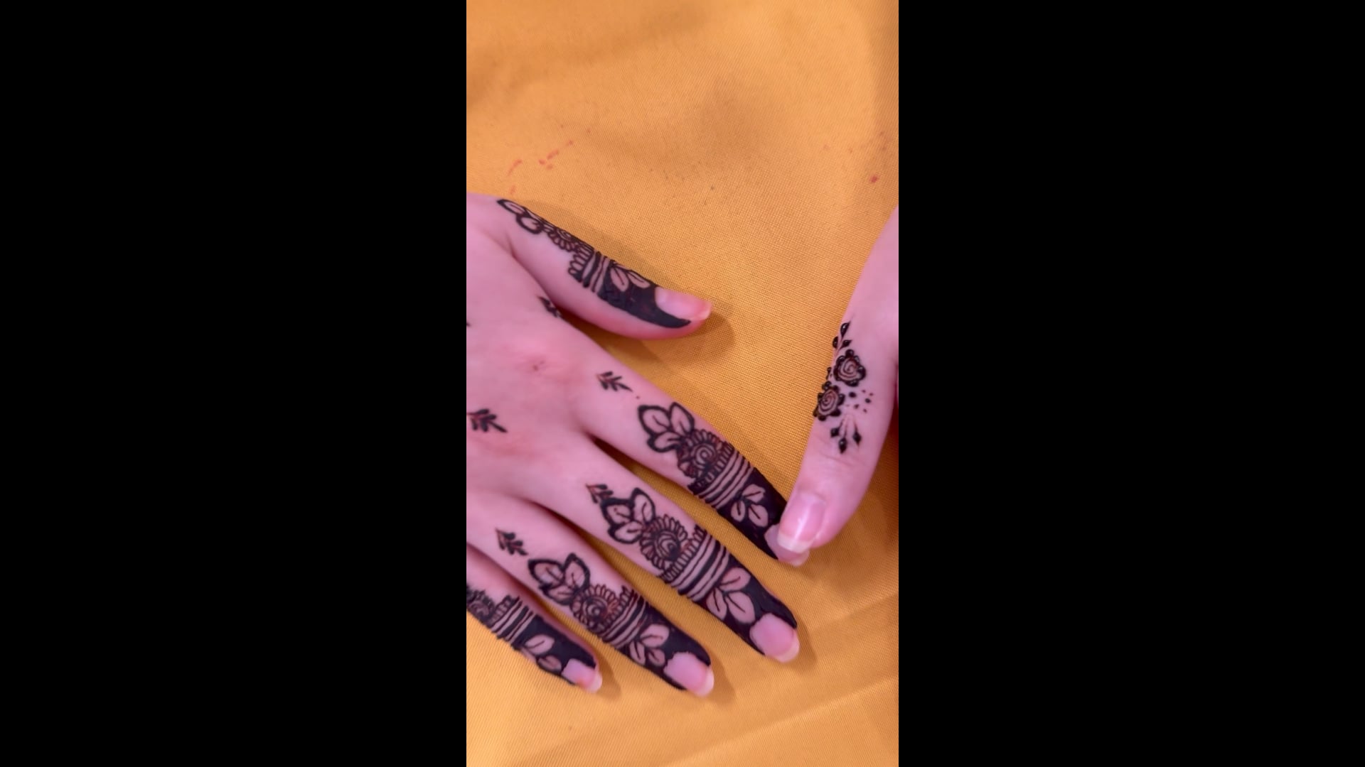 Promotional video thumbnail 1 for Henna by KomZzy