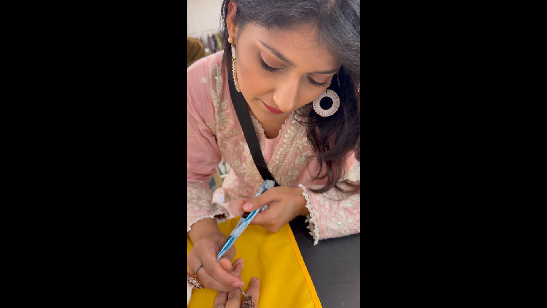 Promotional video thumbnail 3 for Henna by KomZzy