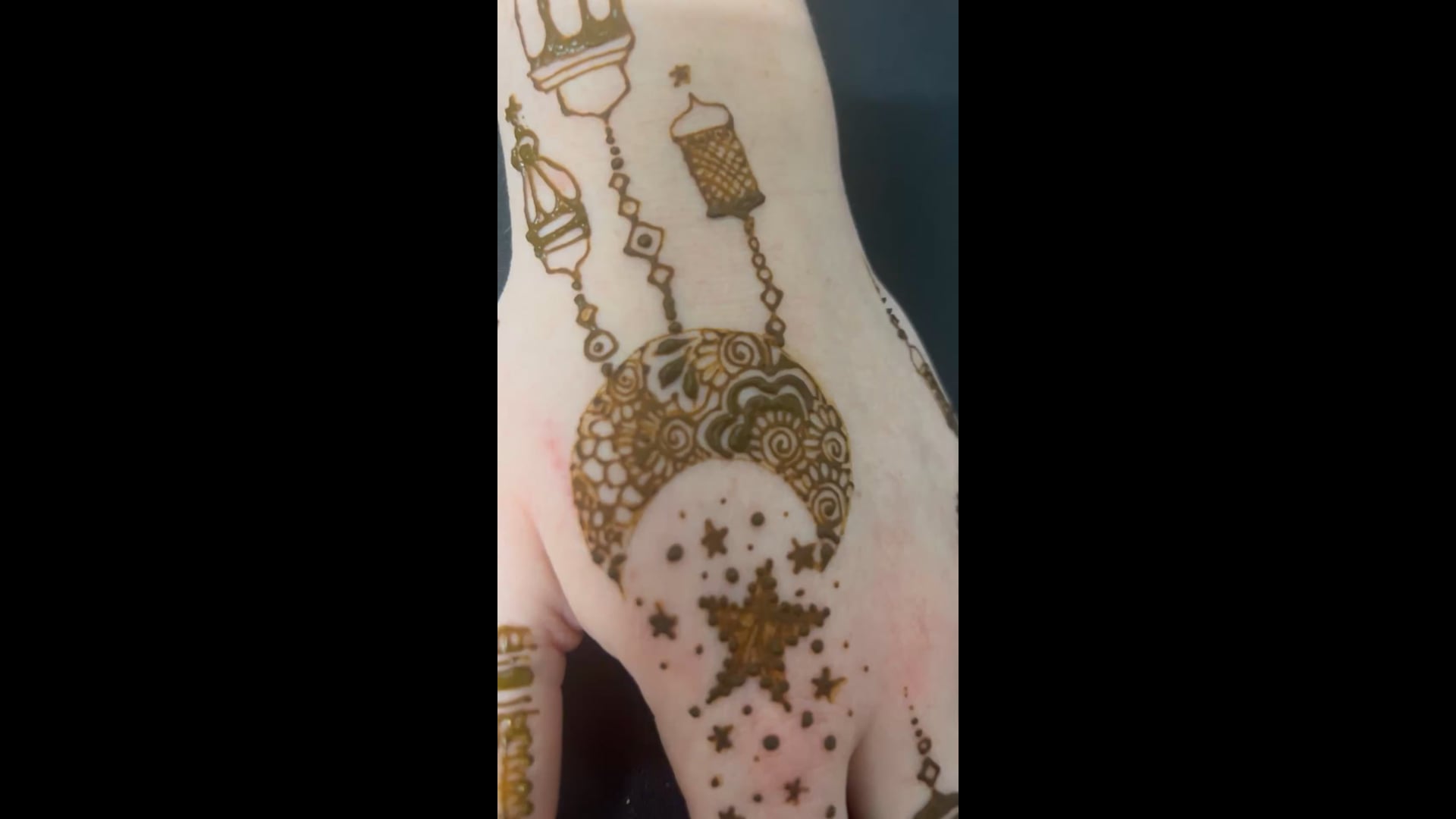 Promotional video thumbnail 4 for Henna by KomZzy