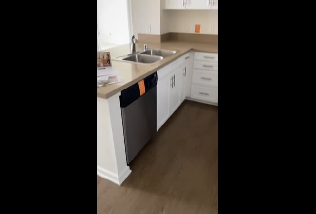 Room Available In A 2B2B Apt in Irvine Main Photo
