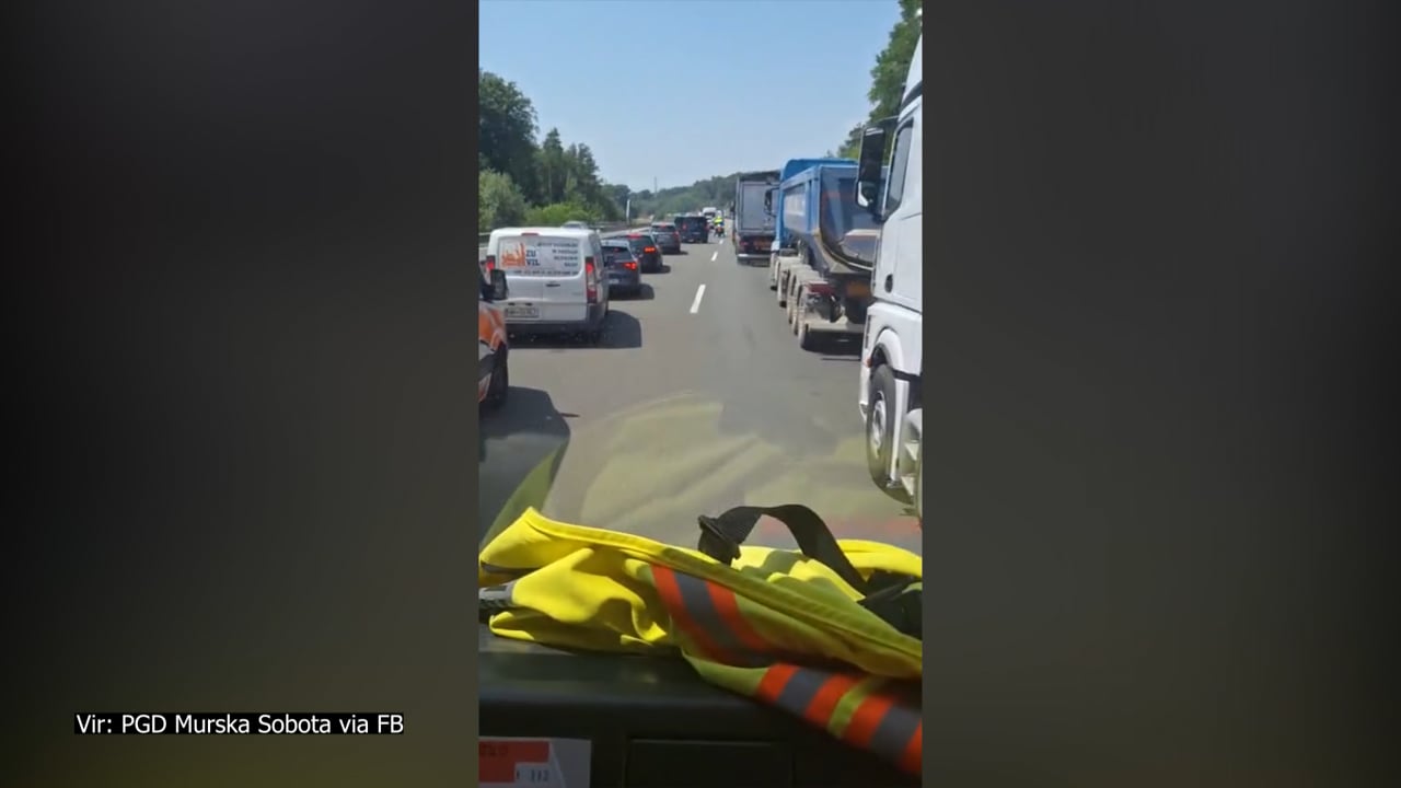 Drama na avtocesti: požar na tovornjaku, cesta zaprta skoraj devet ur #foto
