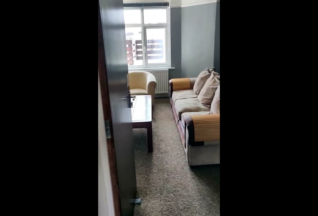One double room left in 5 bed student house Main Photo