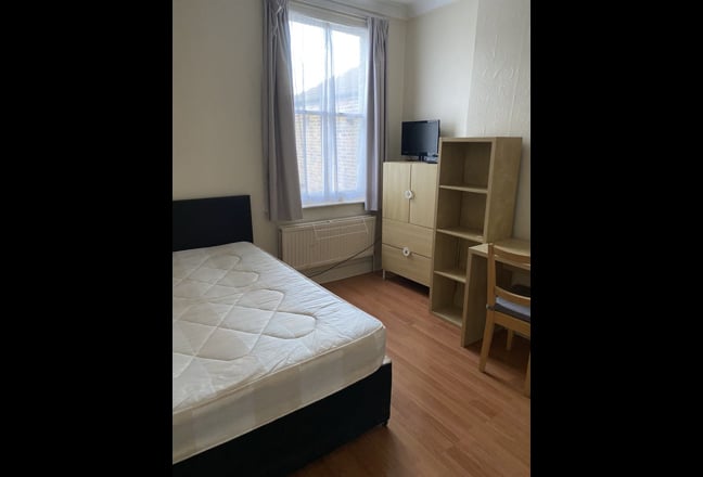 Double Extra Large Spacious Clean Double Room Main Photo