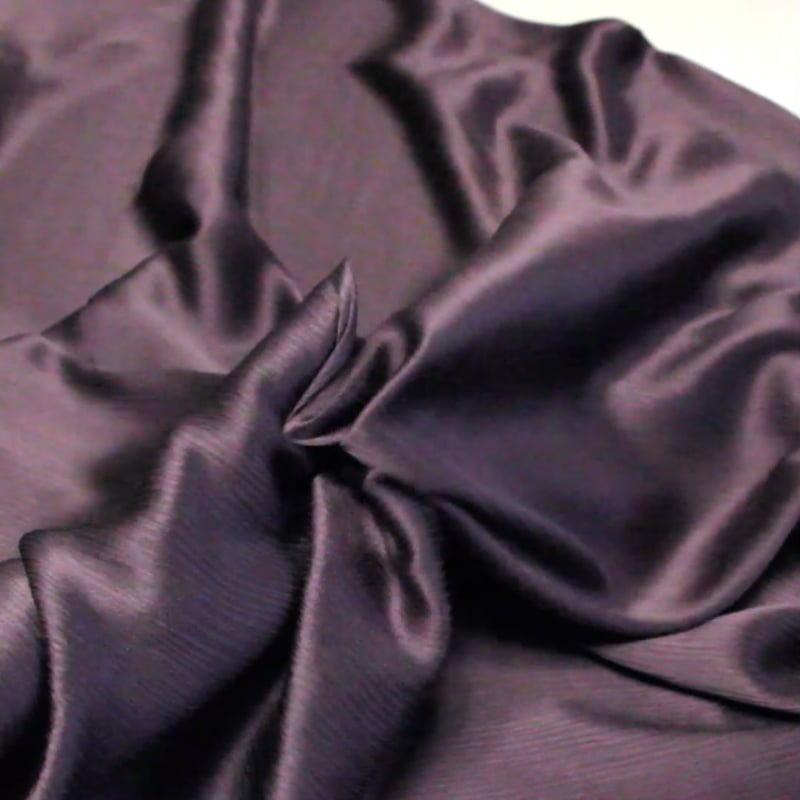Vidéo: Satin 100% soie crinckle - Violet clair