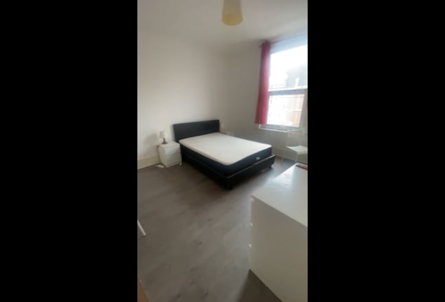 Double Rooms Available in Spacious House Share Main Photo