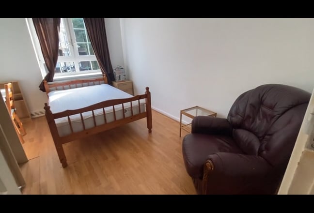 ( Student Only ) – 3 Bed@ Aldgate East / Brick Lan Main Photo