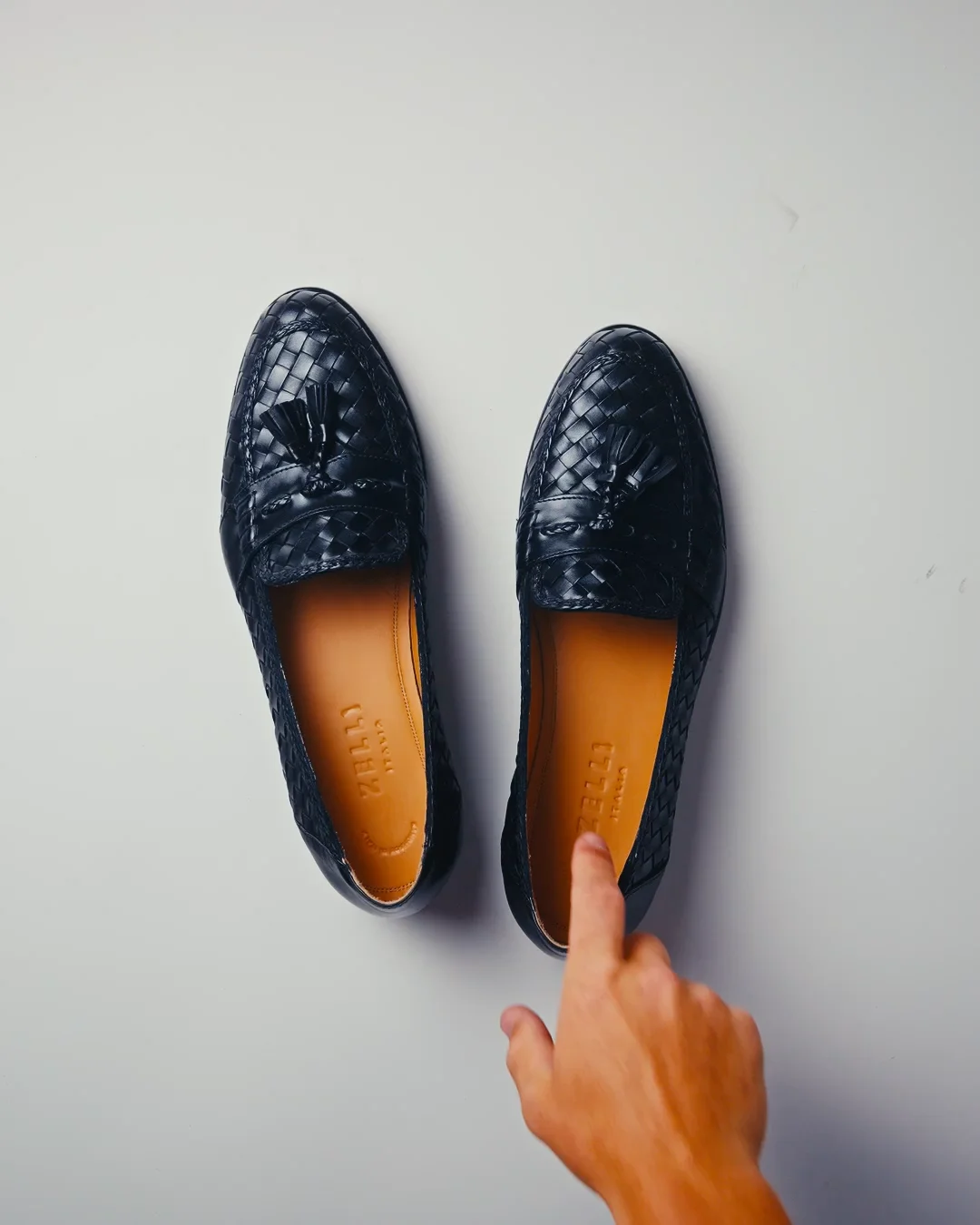 Zelli Riviera Woven Calfskin Tassel Loafers Black  display picture 3