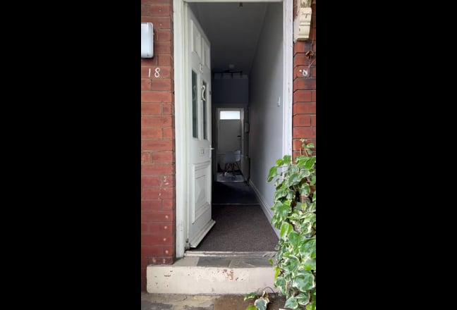 LAST 2 ROOMS - refurbished bedrooms in house share Main Photo