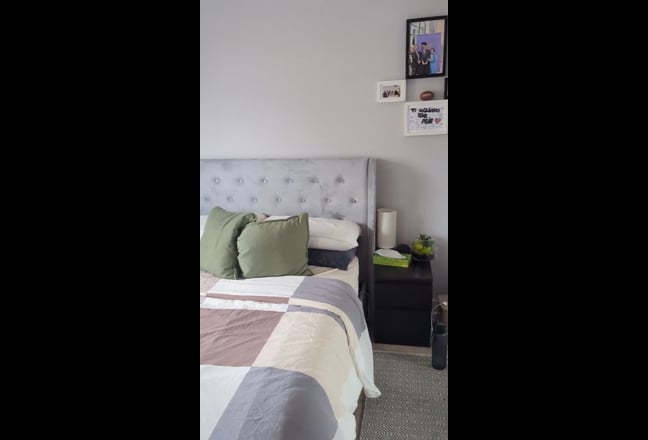 Double room ensuite available in a cosy penthouse  Main Photo