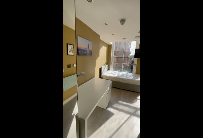 New Studio all bills Inc-In City Centre Main Photo