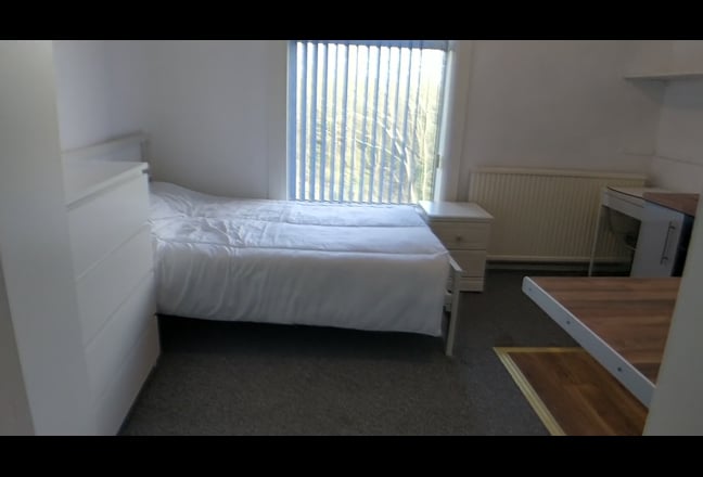Cozy studio flat 15 mins from JLR and city centre Main Photo