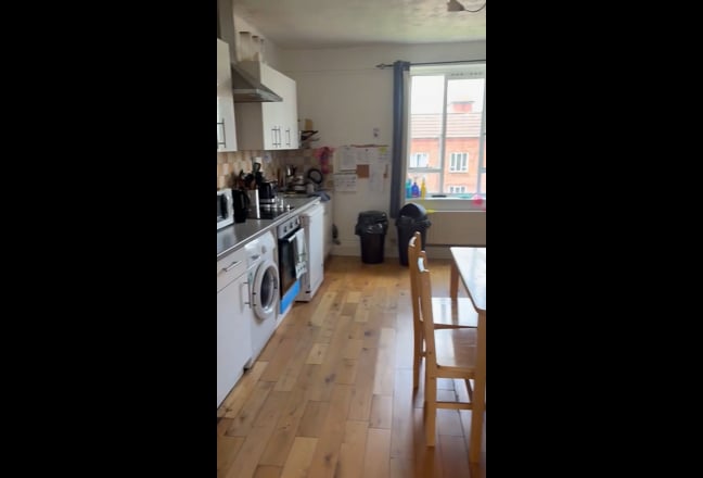 02 Rooms Available in Wandsworth Main Photo