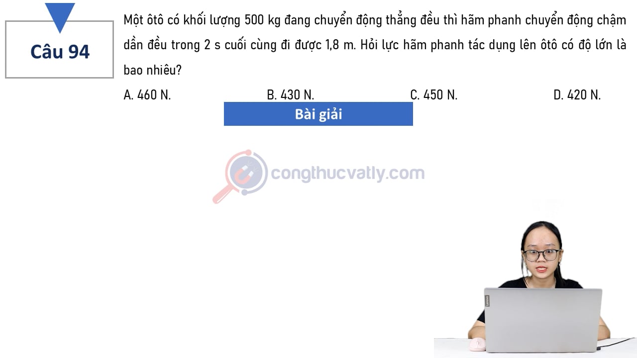 Một ôtô có khối lượng 500 kg đang chuyển động thẳng đều thì hãm phanh chuyển động chậm dần đều trong 2 s cuối cùng đi được 1,8 m.