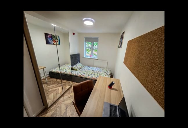 6 BedHouse within walking distance to Universities Main Photo