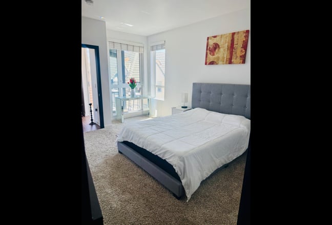 Private Master Bedroom +Bath in West Hollywood Main Photo