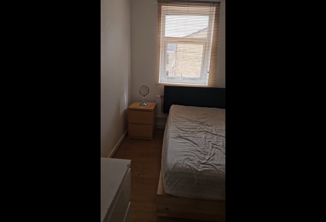 Ensuite Double Westfield-No Deposit Main Photo