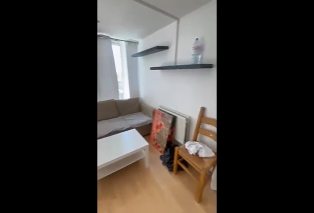 M/ newly refurbished 5 bedrooms near City airport Main Photo