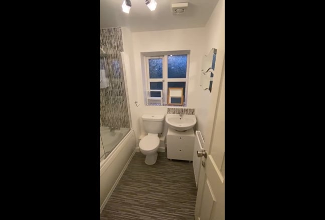 Ensuite room Main Photo