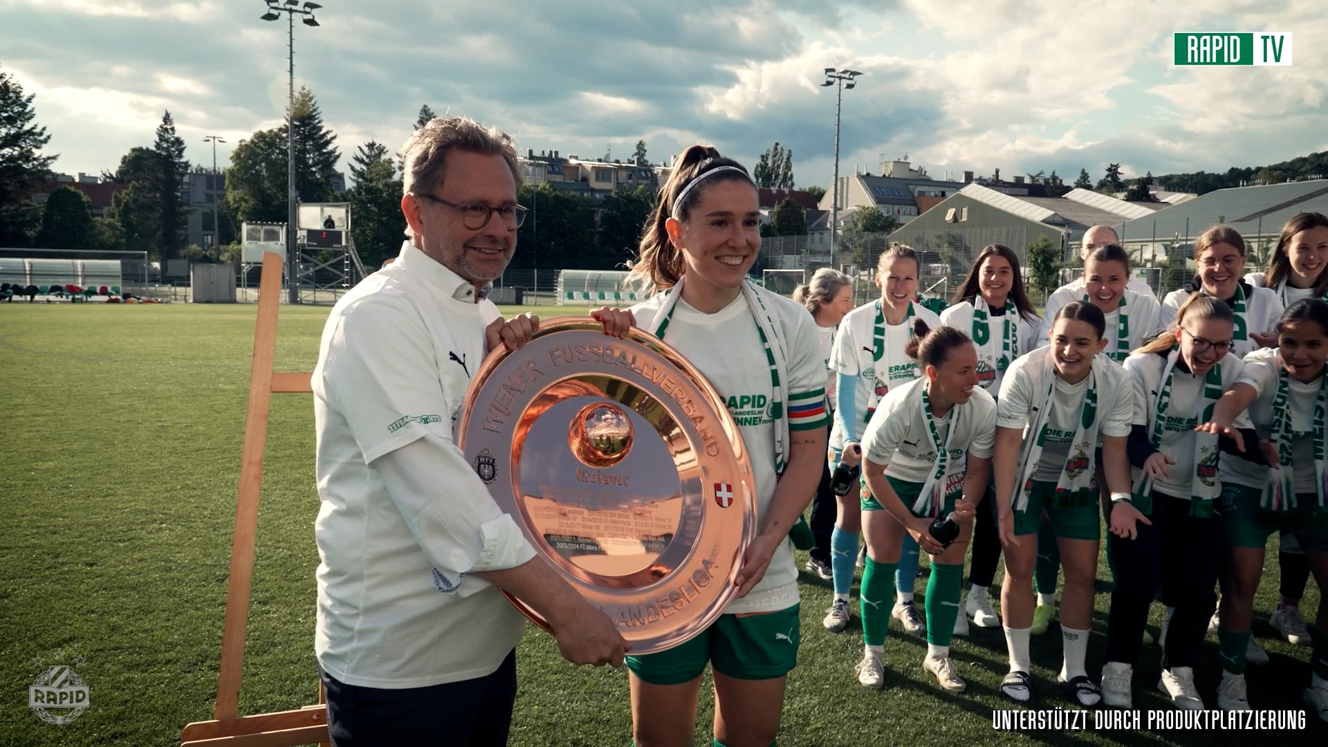 Meisterinnenfeier und Stimmen der SK Rapid Frauen