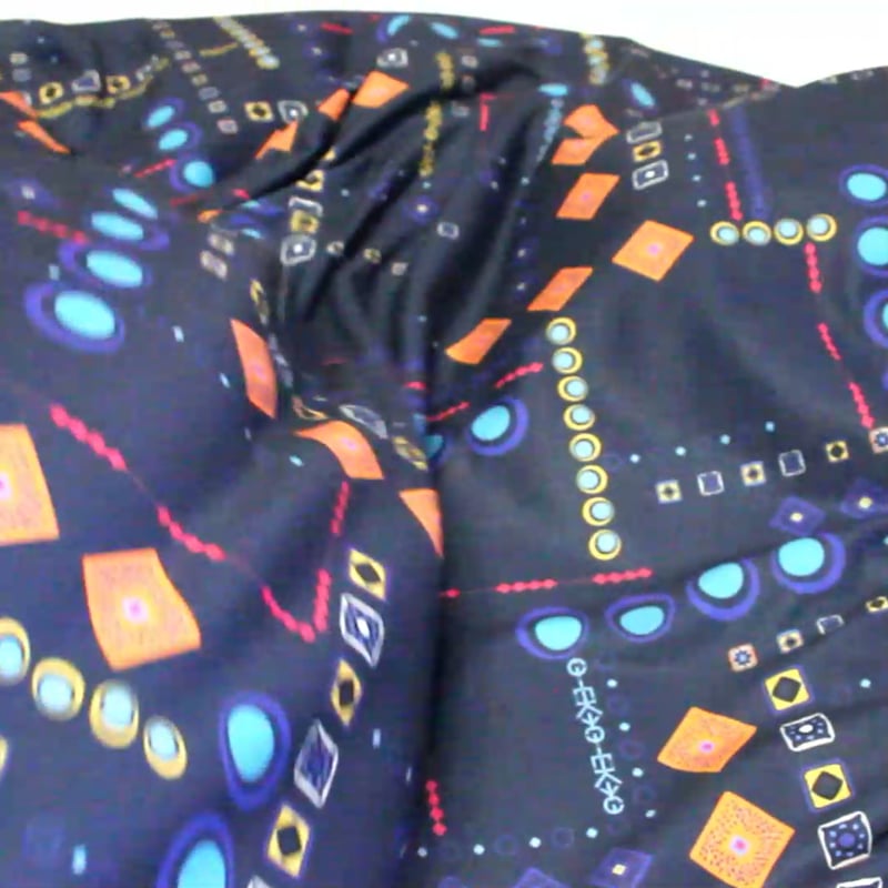 Vidéo: Jersey viscose & élasthanne - Motif bleu & orange fond marine