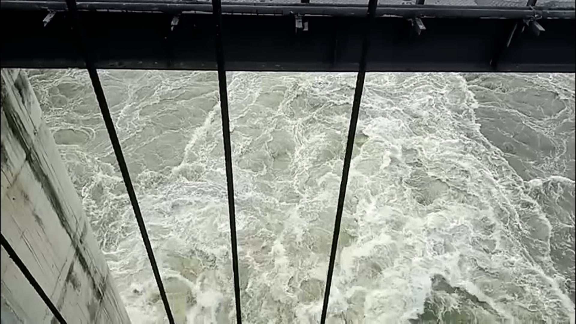 बाभाली बांध 14 दवारजे सुप्रीम कोर्ट के आदेश पर 1 जुलाई बांध कोले गए कुछ दिनों बाद दरवाजे बंद किये जायेंगे 