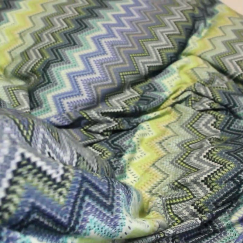 Vidéo: Jersey viscose & élasthanne - Chevron bleu & vert