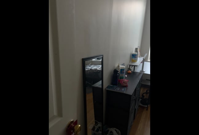 Room available 3 bed 2 bath apartment  Main Photo