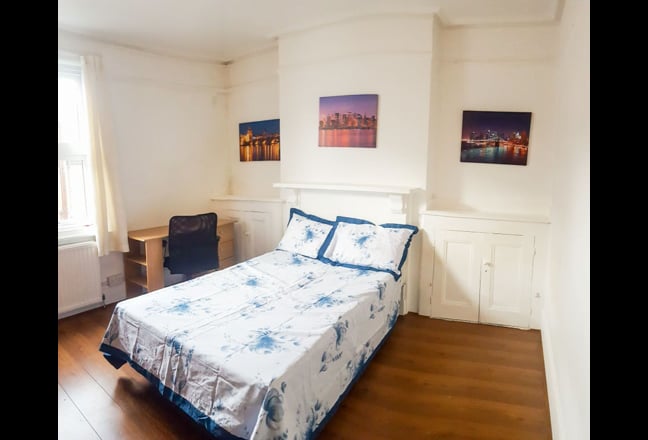 Room in friendly house Fixed bills Main Photo