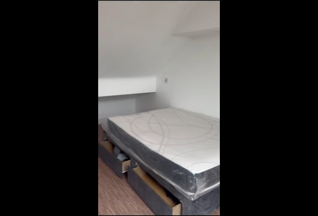 Spacious4-Bedroom House next to station  amenities Main Photo