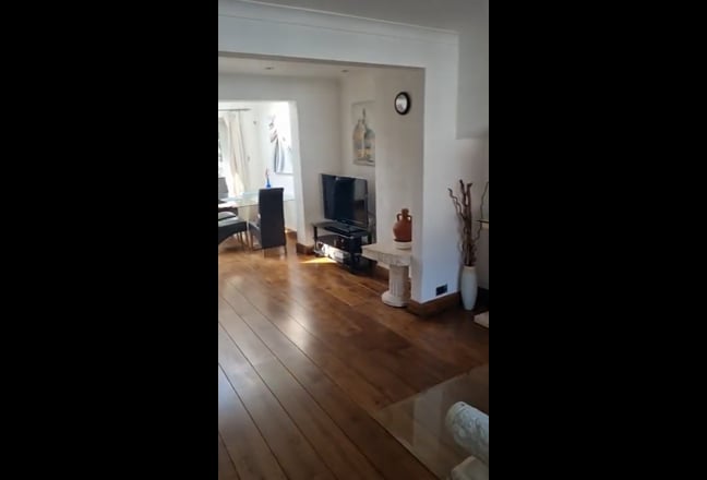 A beautiful double room,  King Size bed Twickenham Main Photo