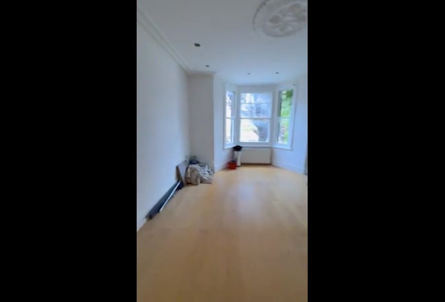 2 Beds for family or sharers, Dennington Park Road Main Photo