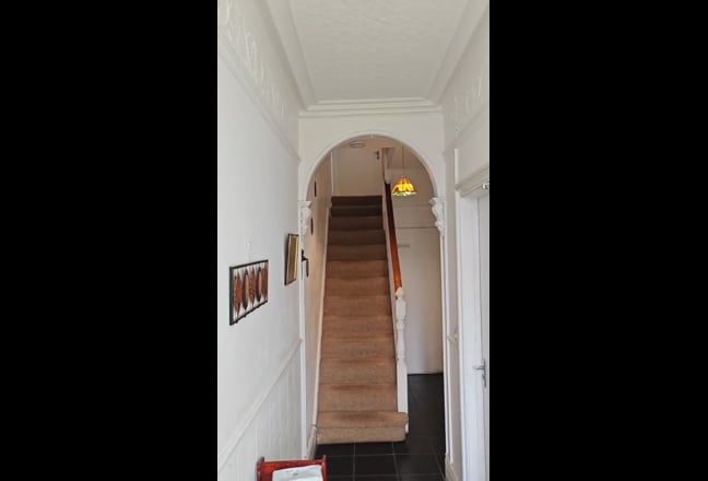 Video 1: Upper stairroom 3 with private shower room