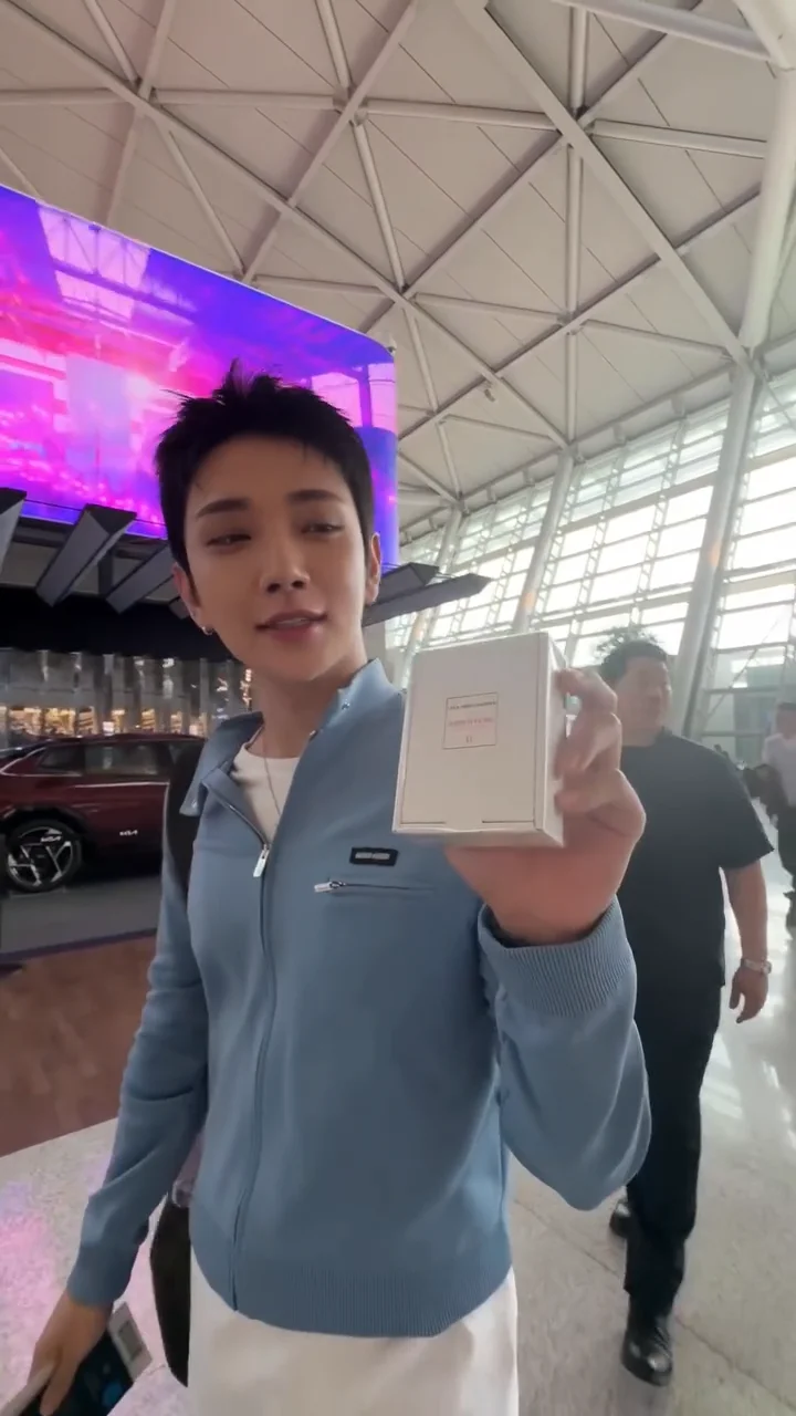 LOLA JAMES HARPER JOSHUA HONG キャンドル　22 22 The Joshua Hong LIMITED EDITION - Scented Candle 190g