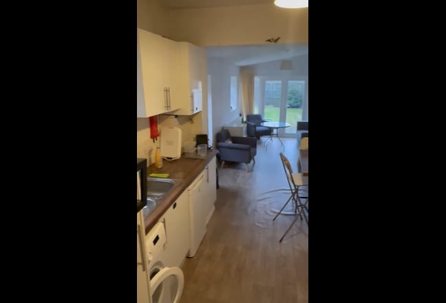 Room Available in a Friendly Hmo -All Bills Inc Main Photo