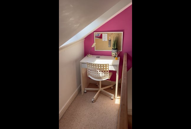 Student room in lovely comfortable house  Main Photo