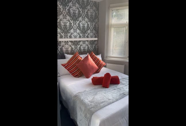 Newly Refurbished – Ensuite Rooms Available! Main Photo