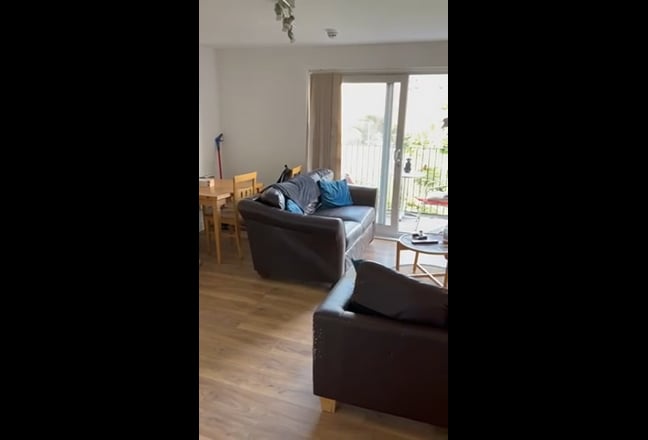 Ensuite Dble in 2 Bed Riverside Flat w/Balcony   Main Photo