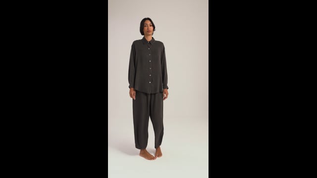  Camisa Emma Seda Textura Chumbo Romã