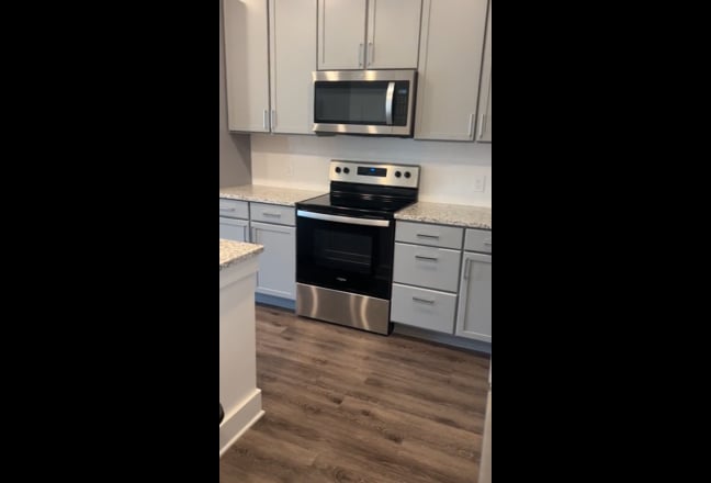 1 Bedroom 1Bath Available! Luxury Living Awaits! Main Photo