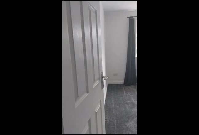 Room in lovely 2 bed house with parking and garden Main Photo