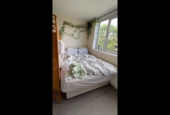 Little Venice TV room Main Photo