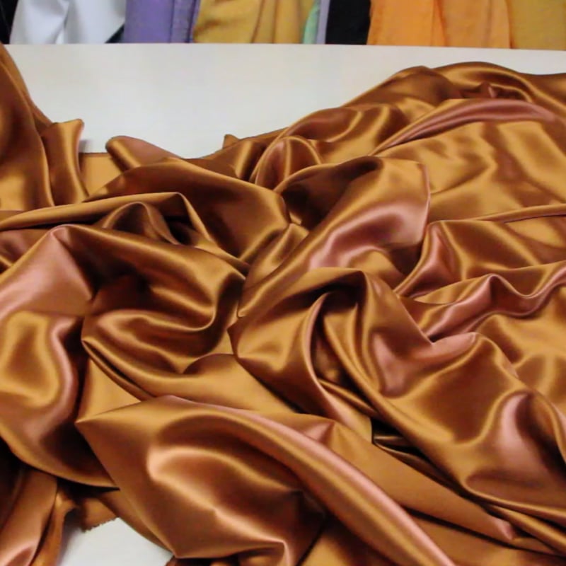 Vidéo: Satin 100% soie (25 mommes) - Caramel