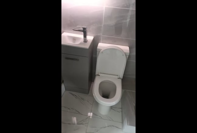 🤫Large En-Suite Room in Renovated House😍 Main Photo