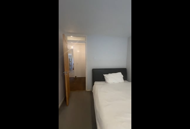 Bethnal Green 1-Bed w/ Garden 🌿 Zero Deposit Main Photo