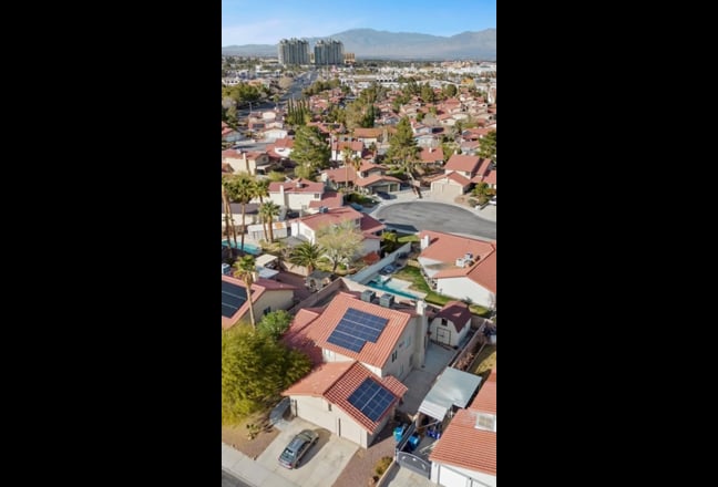 Spacious Rooms Near Summerlin Main Photo