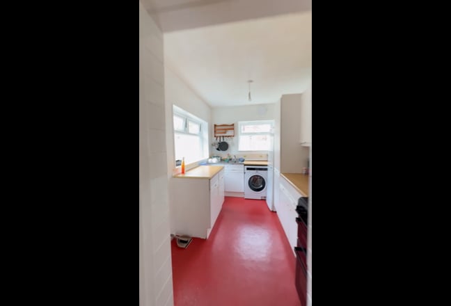 Charming 2-Bedroom House for Rent Main Photo