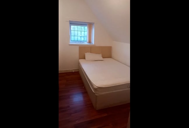 Large Furnsihed Double Room for Rent Southall UB2  Main Photo